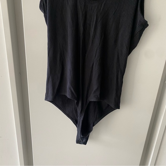 Abercrombie & Fitch | Ribbed Tie-Front Bodysuit | Size M - Picture 6 of 8